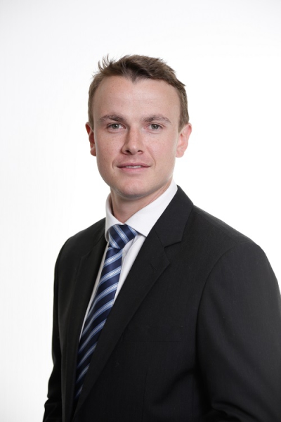 No clash between active and passive investment