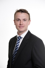 No clash between active and passive investment