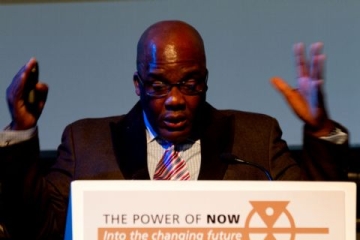 Health Minister calls for overhaul of public healthcare